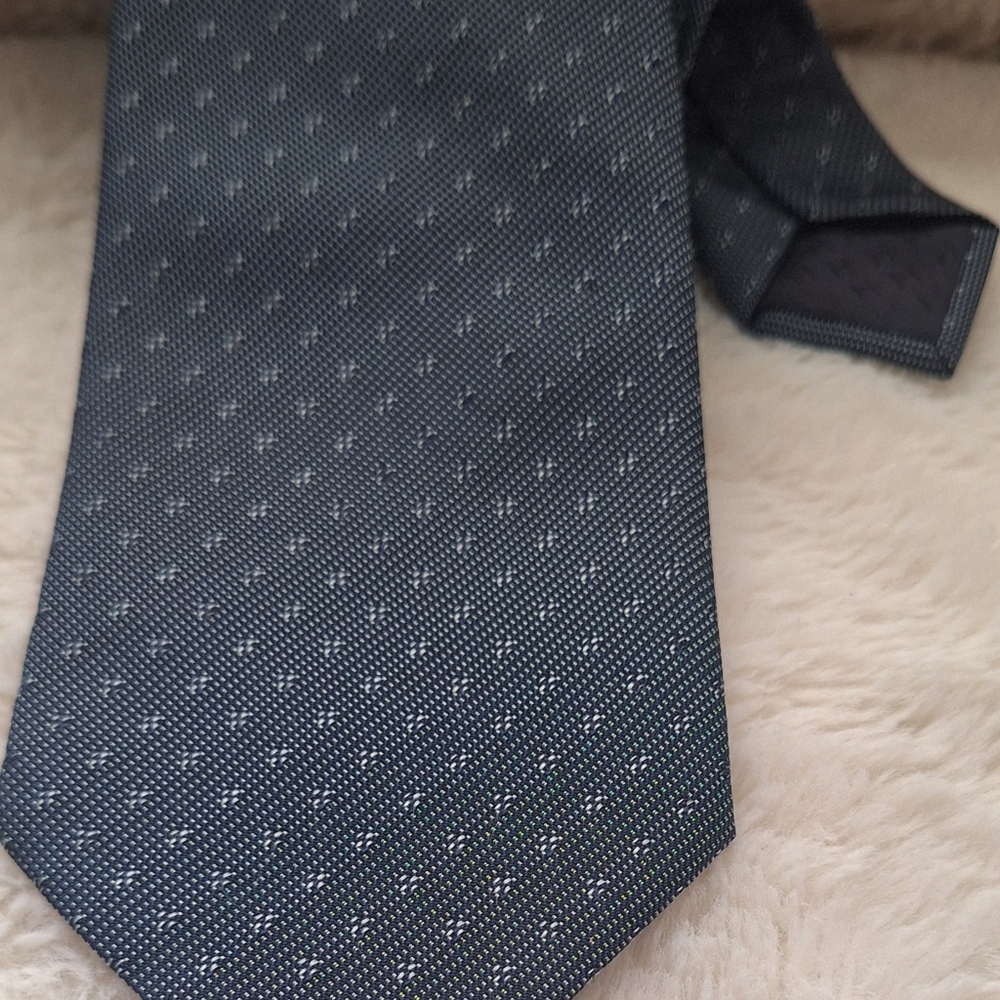 Hermes Made In France Grey Luxurious  Silk Tie